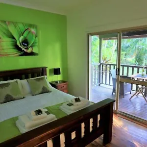 Bed & Breakfast The Village Hideaway