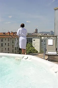 Lagrange Aparthotel Lyon Lumiere